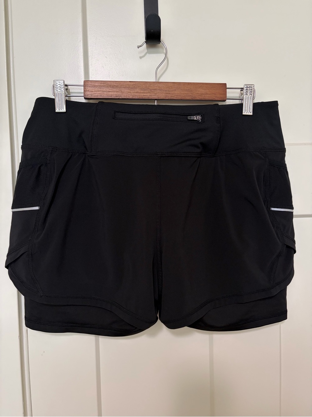 Athleta NEW Ready Set 2 in 1 Short, Black, Size M - Picture 2 of 6